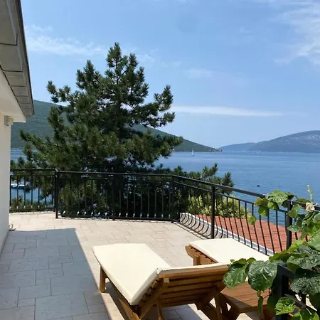 Seaside Holiday Home Maksim Kumbor Exterior photo